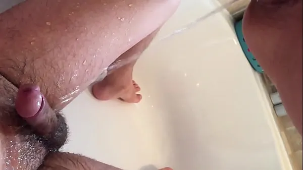 Watch Pissing on my cock and suck me off total Tube