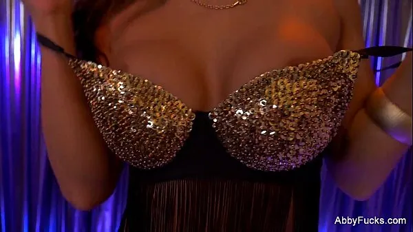دیکھیں Abigail Mac Sexy Striptease کل ٹیوب