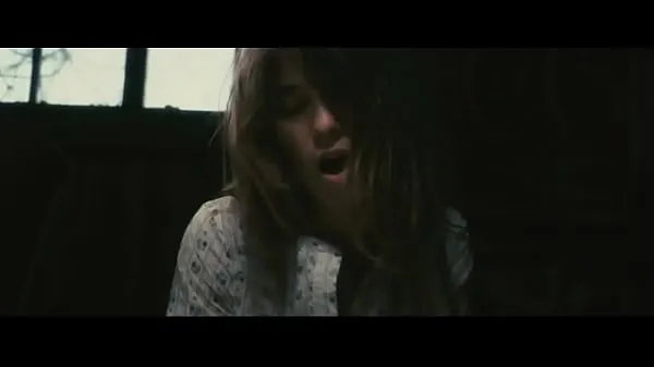 Sehen Sie sich insgesamt Charlotte Gainsbourg in Antichrist (2009 Tube an