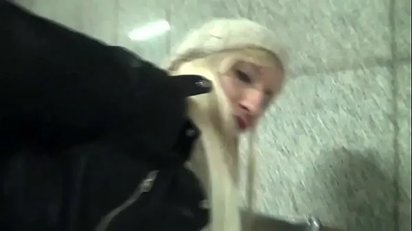 Titta på Fucking at the subway station: it ends up in her ass and in her leather jacket totalt Tube