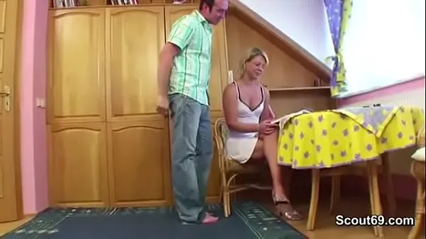 Pozrieť celkom He Seduce Hot Step-Mom to get His First Fuck with Her Tube