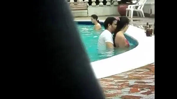 Oglejte si Young naughty little bitch wife fucking in the pool skupaj Tube