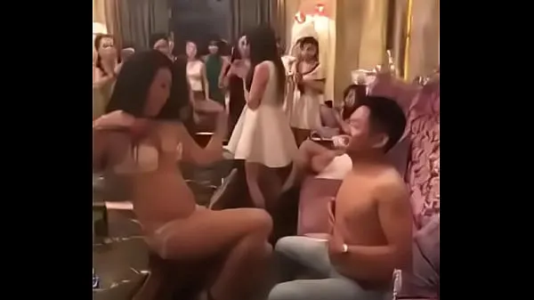 Sexy girl in Karaoke in Cambodia कुल ट्यूब देखें