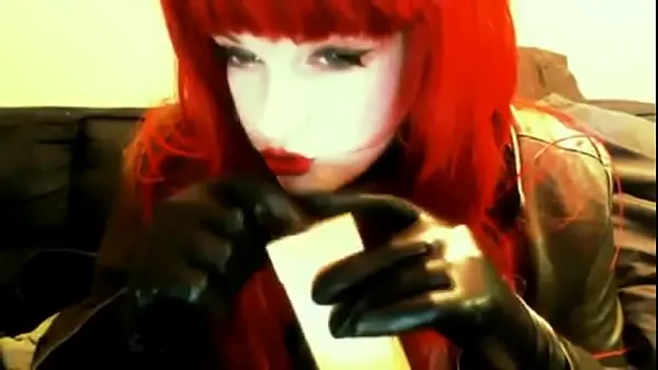 Nézze meg goth redhead smoking teljes csövet