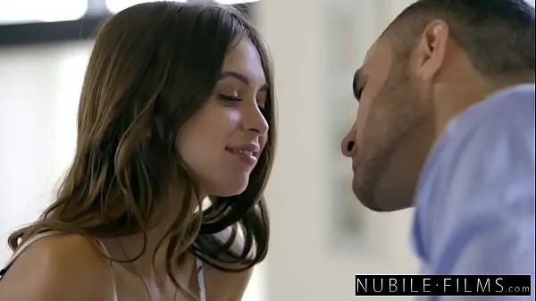 Pozrieť celkom NubileFilms - Girlfriend Cheats And Squirts On Cock Tube