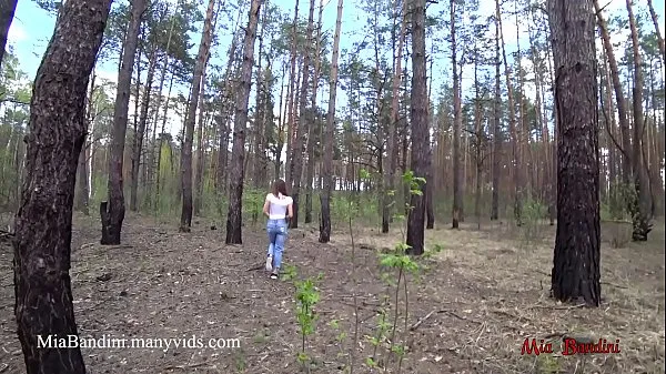 دیکھیں Public outdoor fuck for fit Mia in the forest. Mia Bandini کل ٹیوب
