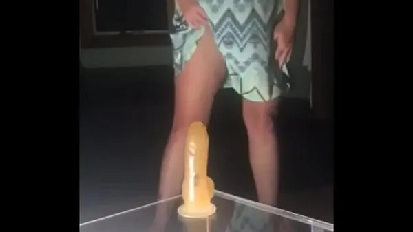 Δείτε συνολικά Amateur Wife Removes Dress And Rides Her Suction Cup Dildo Tube