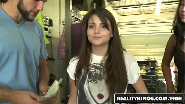 Δείτε συνολικά Cute teen (Cara Swank) and her friend share a dick for a lil cash - Reality Kings Tube