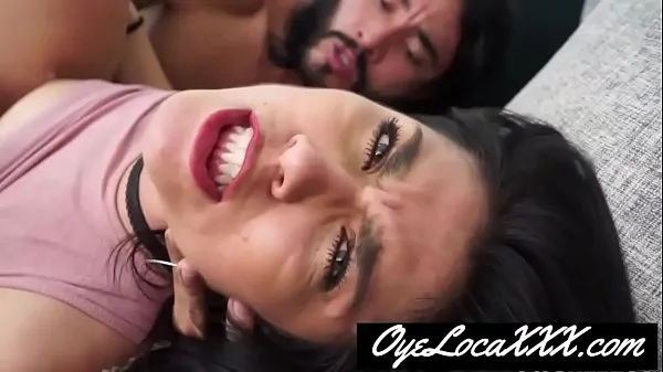 Oglejte si FULL SCENE on - When Latina Kaylee Evans takes a trip to Colombia, she finds herself in the midst of an erotic adventure. It all starts with a raunchy photo shoot that quickly evolves into an orgasmic romp skupaj Tube