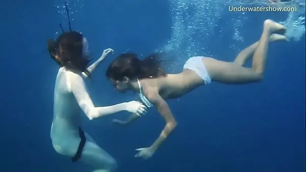 شاهد Naked girls on Tenerife having fun in the water إجمالي الأنبوبة