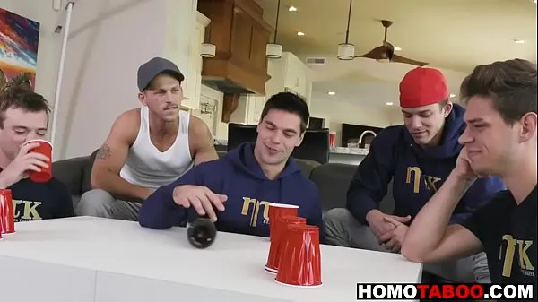 Oglejte si Stepbrothers have gay sex after spinning the bottle skupaj Tube