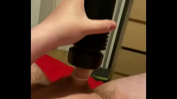 Regarder Wanking my hard cock whilst showing my fat body offTube au total