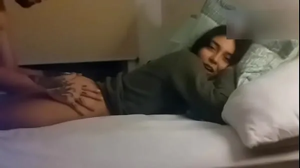 Bekijk BLOWJOB UNDER THE SHEETS - TEEN ANAL DOGGYSTYLE SEX totale buis