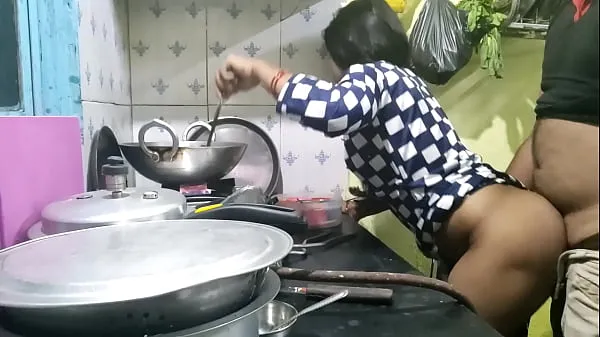 The maid who came from the village did not have any leaves, so the owner took advantage of that and fucked the maid (Hindi Clear Audio कुल ट्यूब देखें