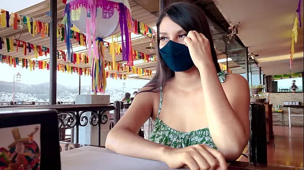 Bekijk Mexican Teen Waiting for her Boyfriend at restaurant - MONEY for SEX totale buis