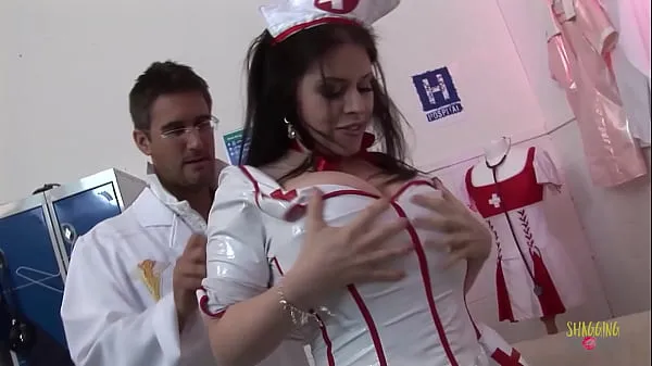 Oglejte si Having a big ass is an issue for the brunette milf who cannot get into her nurse outfit skupaj Tube