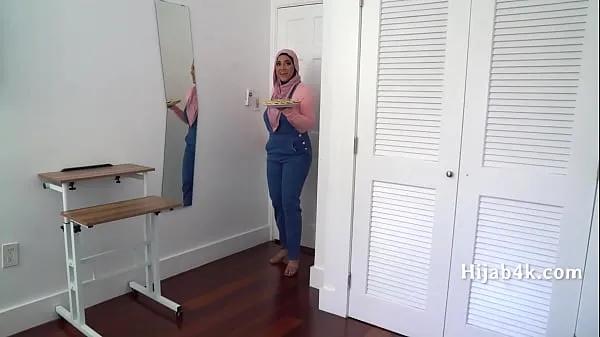 Bekijk Corrupting My Chubby Hijab Wearing StepNiece totale buis