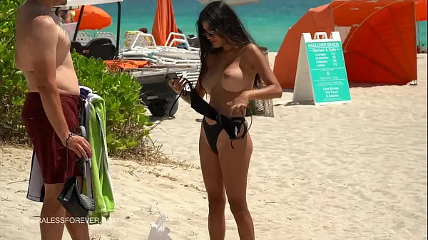 Bekijk Huge boob hotwife at the beach totale buis