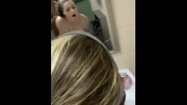 Bekijk Cute girl gets bent over public bathroom sink totale buis