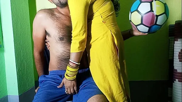 Δείτε συνολικά Indian XXX girl sex playing pussy fucking with volleyball Coach! Girl Sex MMS Tube