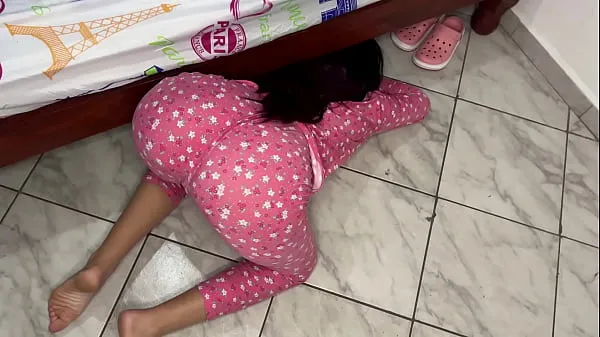 Tonton I Trick my Beautiful Stepdaughter into Looking Under the Bed to See Her Big Ass jumlah Tube