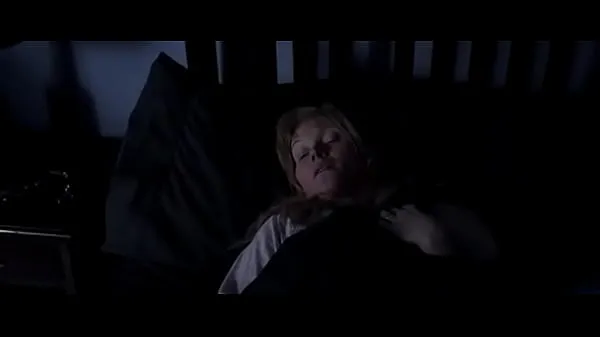 Посмотрите Эсси Дэвис мастурбирует в сцене из австралийского фильма ужасов 'Бабадук всего трубку